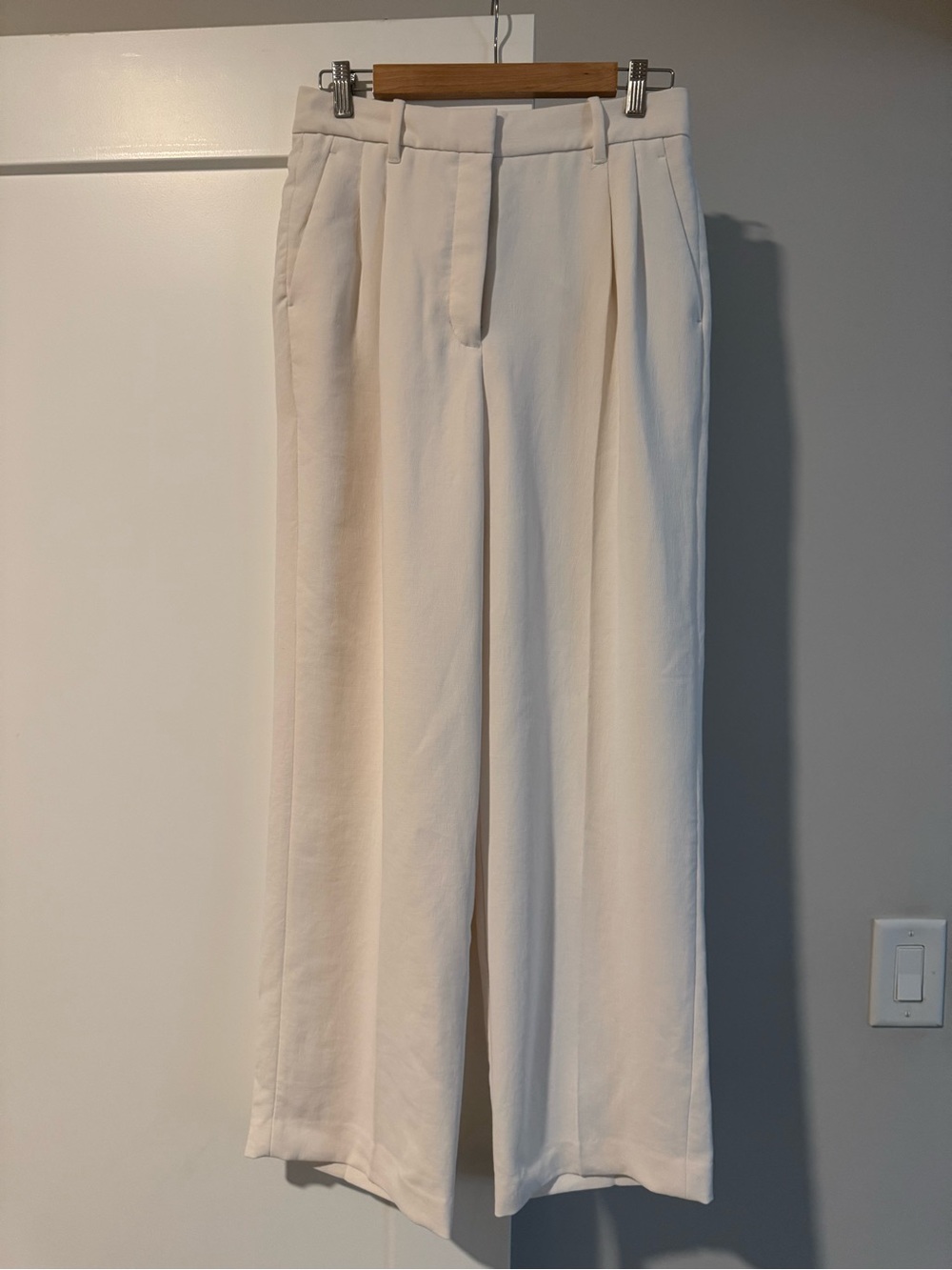 Aritzia The Effortless Pants, Light Birch, Crepette, Size 8, Regular Length